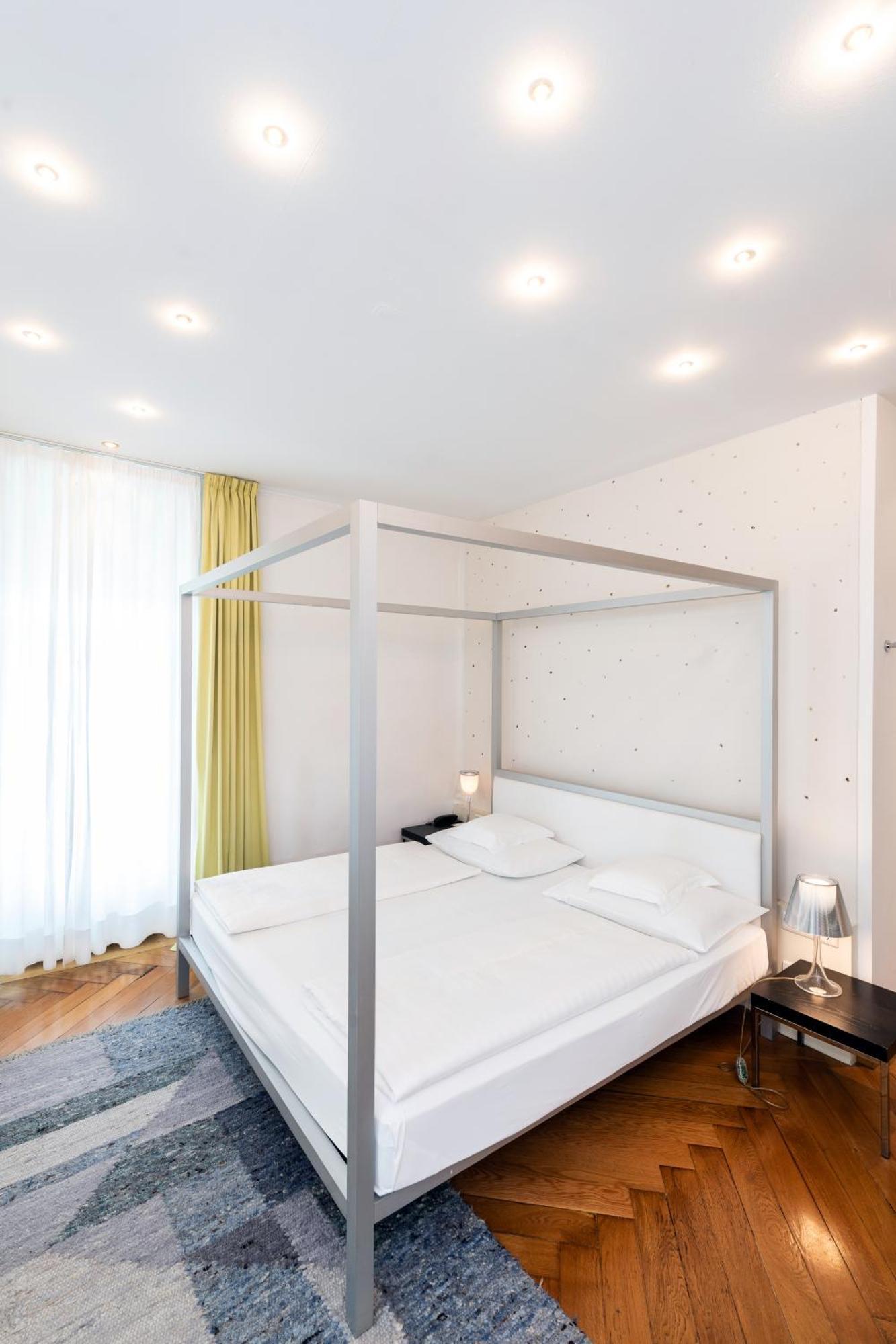 Aurora 4*